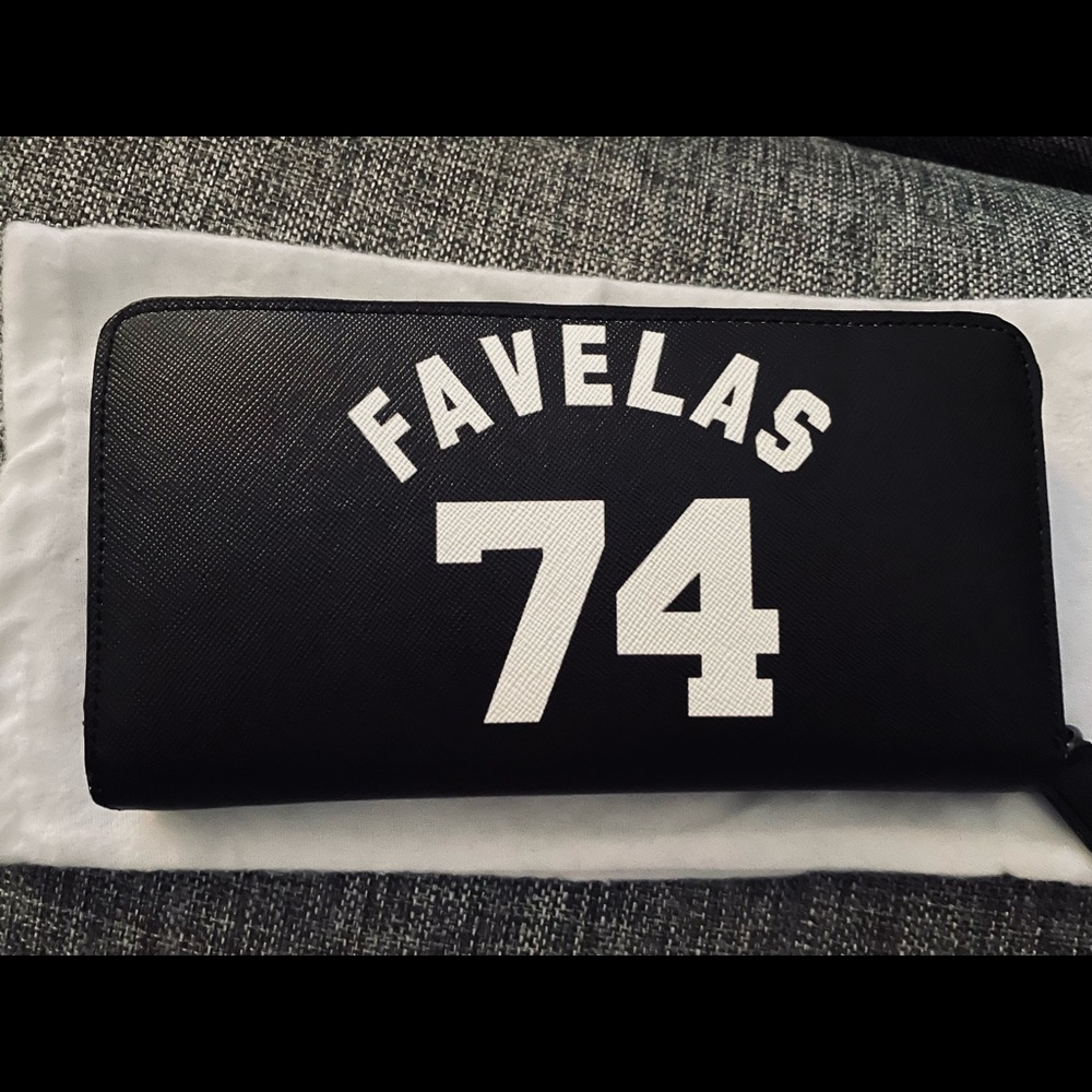NOT FOR SALE ❌❌❌ Authentic Brand New Givenchy Logo Print Zipped Black Wallet